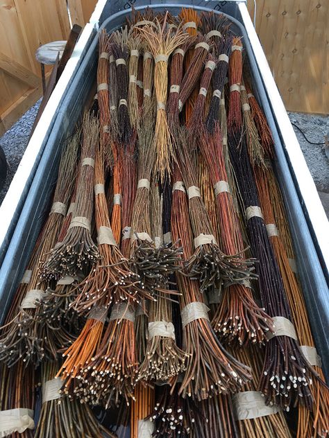 Learning to soak basketry willow is an art. Madame Twig takes you through the process of soaking and mellowing in three short videos. Cheese Straw, Hand Inspiration, Willow Crafts, Ancient Crafts, Garden Baskets, Takken Decor, Pack Basket, Gardening Business, Willow Furniture