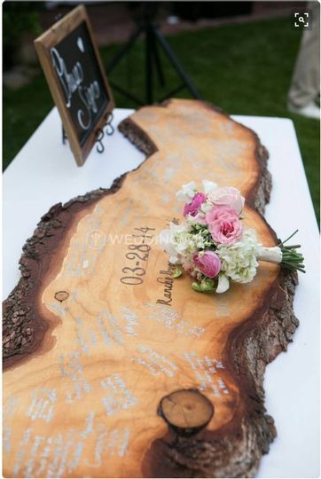 Wedding Guest Book Ideas, Guest Book Ideas, Rustic Wedding Decorations, Boda Mexicana, Wedding Games, Wedding In The Woods, Wedding Guest Dress Summer, Rustic Wedding Decor, Diy Wedding Decorations