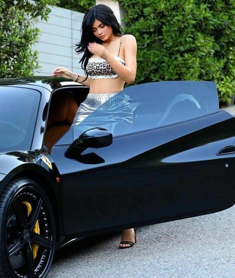 KYLIE JENNER Kylie Jenner Car, Kily Jenner, Life Of Kylie, Estilo Kardashian, Kylie Jenner Photos, Trajes Kylie Jenner, Estilo Kylie Jenner, Kyle Jenner, Robert Kardashian