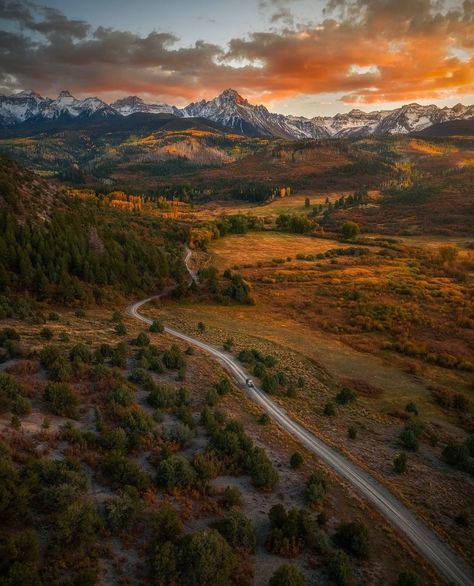 Fall colors in Colorado Mountain Man Clothing, Girl Animation, Ellery Queen, Southwest Colorado, Colorado Fall, World Fashion, San Juan Mountains, Dream Place, Man Clothing