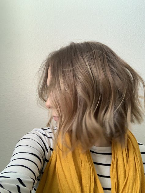 Dark Blonde Hair Short Bob, Dark Blonde With Highlights Short, Short Hairstyle Women Dark Blonde, Short Beige Blonde Hair, Low Lights On Dark Blonde Hair, Short Dark Blonde Bob, Dark Blonde Bob Hairstyles, Beige Blonde Short Hair, Textures Bob