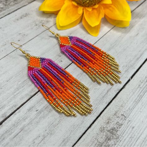 Seed Bead Fringe Tassel Dangle Earrings 4” Gold Colorful Beaded Earring Handmade Material: Glass Seed Beads, Nylon Thread Color: Gold, Orange, Purple, Red, Pink Length: 4 Inches With Ear Hook Ear Hook: Hypoallergenic Surgical Stainless Steel In Gold Earrings Can Be Customized To Fit Your Needs In Regards To Color, Width And Length. Earrings Will Be Carefully Packaged And Protected For Shipment. Thank You, Shay’s Beading Tassel Beaded Earrings, Unique Beaded Earrings, Bead Things, Beadwork Ideas, Seed Bead Jewelry Patterns, Earrings Patterns, Butterfly Earrings Gold, Bead Fringe, Beaded Earring