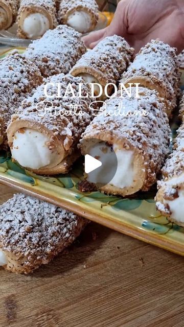 𝗖𝘂𝘀𝘁𝗼𝗻𝗮𝗰𝗶𝗪𝗲𝗯 on Instagram: "I cialdoni: dolci antichi della tradizione siciliana simili ai cannoli. Scopri la ricetta e prepariamoli insieme.
.
.
👉🏽 https://custonaciweb.it/i-cialdoni-siciliani-un-viaggio-tra-tradizione-e-dolcezza/
.
.
.
Soundtrack Embers Of Maui
Artista: Symphonic Planet
Link: https://business.facebook.com/sound/collection/?sound_collection_tab=sound_tracks&asset_id=2363966170478462&reference=artist_attr" Italian Desert, Cannoli Siciliani, Italian Sweets, Cannoli, April 22, Spice Mixes, Biscotti, Maui, Pastry