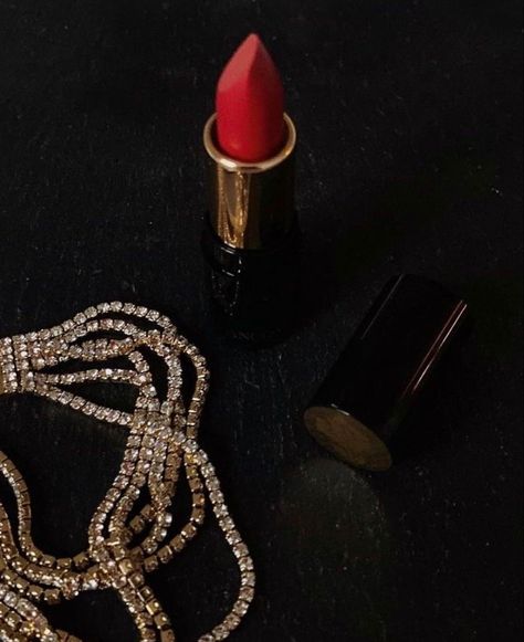 Cherry Wine, Dark Feminine Aesthetic, Witch Aesthetic, Estilo Punk, Feminine Aesthetic, Red Lipstick, Red Aesthetic, Feminine Energy, Divine Feminine