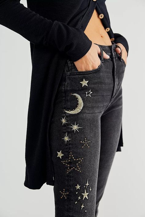 Annie January, Fall Denim Trends, Toko Fukawa, Jeans Free People, Outfit Shopping, Star And Moon, Fall Denim, Jeans Diy, Denim Trends