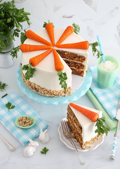 Cake For A Crowd, Fun Birthday Cakes, Comidas Aesthetic, Carrot Cake Recipes, Classic Carrot Cake, Easter Fun Food, Desserts Cheesecake, Cake Carrot, Cakes To Bake