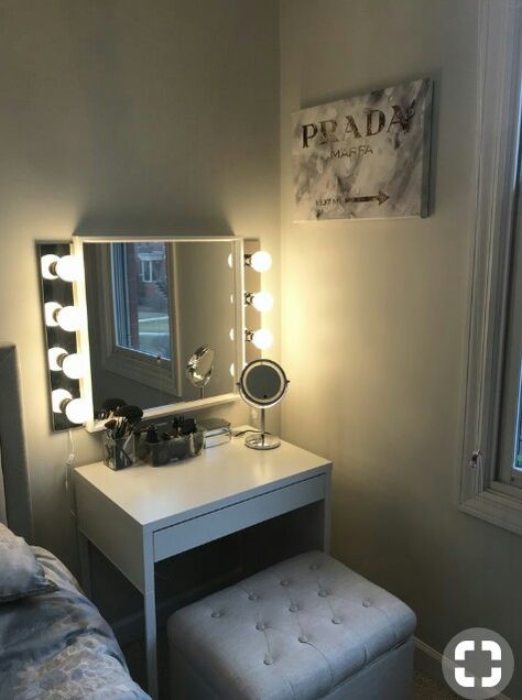 Makeup Room Decor, Vanity Room, Vanity Ideas, Bedroom Vanity, Makeup Rooms, Hus Inspiration, Simple Bedroom, Room Inspiration Bedroom, Room Ideas Bedroom