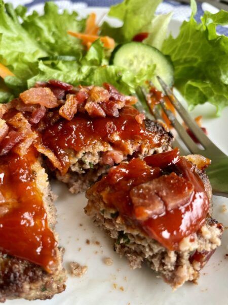 Meatloaf Patties with Bacon Fried Meatloaf Patties, Meatloaf Patties Baked, Individual Meatloaf, Ground Beef And Bacon, Meatloaf Patties, Yogurt Dill Sauce, Meat Patties, Sweet Potato Chili, Dill Sauce