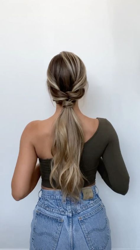 Holiday Ponytail, Aurora Lovestrand, Poppy Hairstyles, Low Ponytail Hairstyles, Ponytail Hairstyles Easy, Simple Prom Hair, Work Hairstyles, Low Ponytail, Hairdo For Long Hair