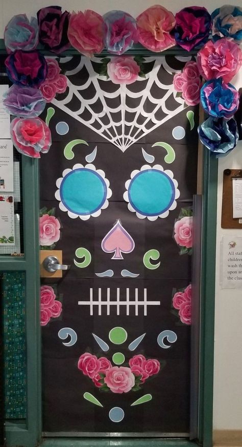 Halloween Door Decorations Classroom, Porta Halloween, Diy Halloween Door Decorations, Halloween Classroom Door, Halloween Diy Door, Halloween Classroom Decorations, Diy Door Decor, Classroom Halloween, Pumpkin Cutouts