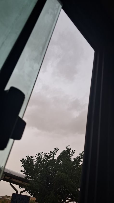 Cloudy Sky Snap, Cloudy Pics, Cloudy Day Aesthetic, Snaps Aesthetic, Cloudy Sky Aesthetic, B&m Wallpaper, Weather Cloudy, Window Siding, Cloudy Weather