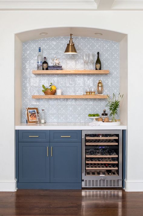 home bar ideas, tiled backsplash and blue cabinets Small Built In Bar Nook, Small Wet Bar Ideas, Small Wet Bar, Dry Bar Ideas, Modern Breakfast Nook, Home Bar Ideas, Bar Nook, Bar Tile, Home Bar Rooms