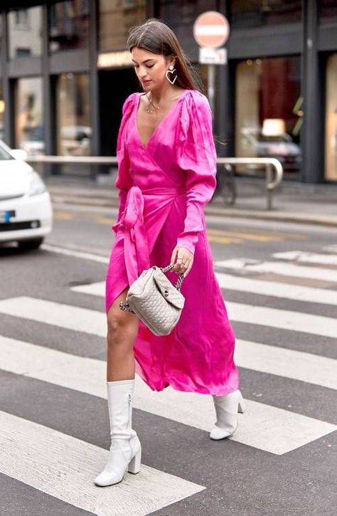 See and Shop 5 Color Trends From Street Style.  #fashion #style #outfit #trend #womensfashion Mode Rose, Look Rose, Mode Casual, Looks Street Style, Street Style Trends, Fashion Weeks, White Boots, Winter Mode, Pink Outfits