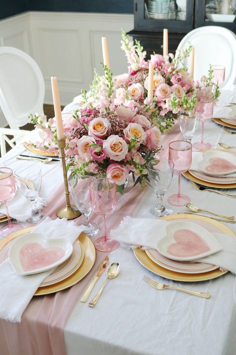 Pretty Valentine Tablescape - Darling Darleen | A Lifestyle Design Blog Valentine’s Day Tablescape, Valentines Tablescape, Brunch Mesa, Galentines Brunch, Valentine Dinner Party, Valentine Day Table Decorations, Valentines Brunch, Valentine Tablescape, Valentine Table Decorations