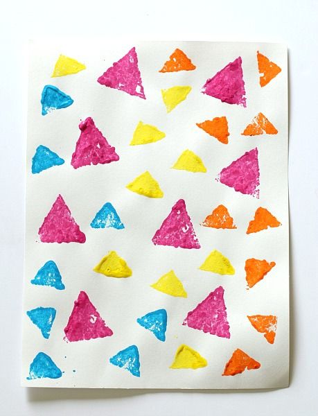 Learning Shapes Activity: Sponge Stamped Triangle Collage~ BuggyandBuddy.com Triangle Collage, Learning Shapes Activities, Triangles Activities, Simple Art Activity, Shapes Activity, Shapes Preschool, Triangle Art, Art Projects For Kids, Simple Crafts