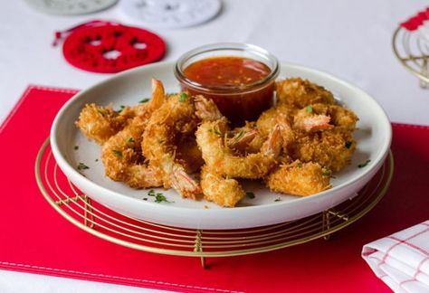 Coconut Crumb Prawns Cob Bread, Coconut Shrimp Recipes, Prawn Recipes, Sweet Chilli Sauce, Red Lobster, Sweet Chilli, Perfect Appetizers, Coconut Shrimp, Game Day Food