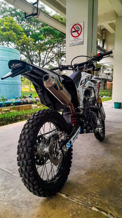 Motor Crf, Motor Trail, Chill Photos, Car Vacuum, Sepeda Motor, Arm Rest, Off Road, Motorcycles, Bicycle