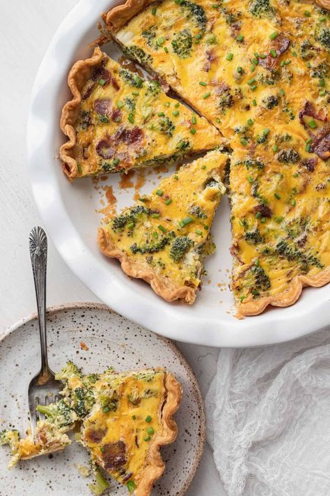 Broccoli Cheese Quiche, Broccoli Quiche Recipes, Bacon Quiche Recipe, Bacon Spinach Quiche, Broccoli Cheddar Quiche, Bacon And Cheese Quiche, Mini Quiche Recipes, Bacon Muffins, Bacon Broccoli