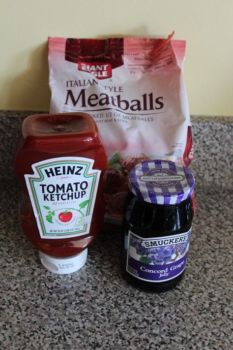 Sweet and Sour Meatballs Recipe - i would have to substitute the ketchup with cranberry sauce as i am deathly allergic to all things tomato! bummer Sweet And Sour Meatballs Crockpot, Sweet And Sour Meatballs Recipe, Bbq Grape Jelly Meatballs, Jelly Meatball Recipe, Meatballs Crockpot, Heinz Chili Sauce, Crockpot Meatballs, Jelly Meatballs, Grape Jelly Meatballs