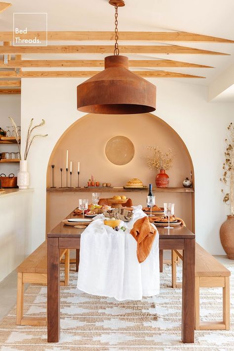 Dining Room Moroccan Style, Southwestern Home Decor Kitchen, Sante Fe Interior Design, Modern Spanish Dining Room Light Fixtures, Southwestern House Decor, Desert Style Kitchen, Mexican Style Homes Interior Design, Oaxaca Design, Modern Mexican Bedroom