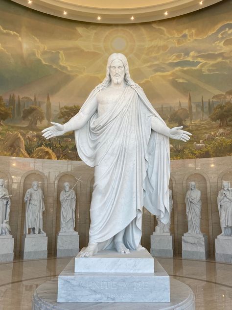 Lds Temple Pictures, Jesus Christ Painting, Temple Pictures, Church Quotes, Temple Art, Lds Temples, Gospel Of Jesus Christ, Jesus Art, King Of Kings