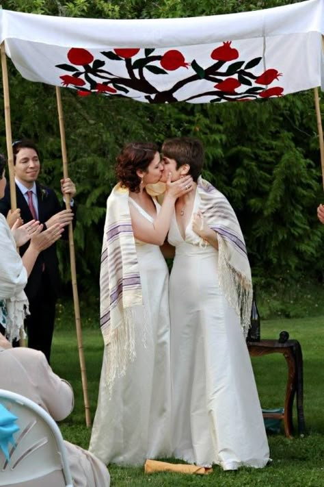 lgbt gay lesbian Jewish Lesbian Wedding, Gay Wedding Dress, Jewish Wedding Traditions, Untraditional Wedding, Bicycle Built For Two, Queer Weddings, Rings Couple, Lgbt Wedding, Two Brides