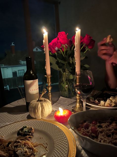 Date Night Aethestic, Date Night Pictures Dinner Aesthetic, Fancy Dates Aesthetic, Date Asethic, Cute Late Night Dates, Dining Table Aesthetic Night, At Home Fancy Dinner, Outside Dinner Date, Table For Two Aesthetic