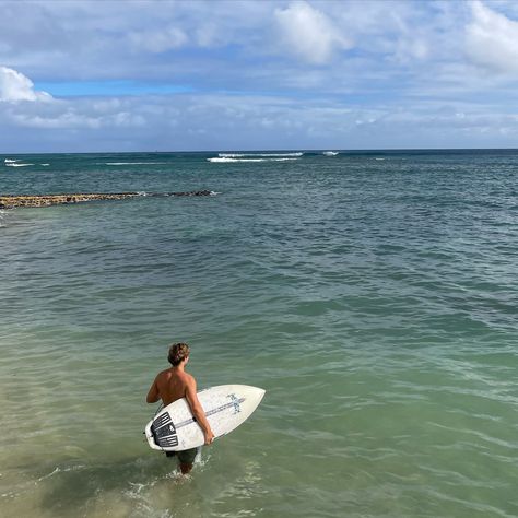 Surfer boy ✔️ Blond Surfer Guy, Blonde Surfer Guy, Surfer Boyfriend, Surfer Boy Aesthetic, Surfer Guys, Surfer Boy Style, North Shore Hawaii, Surfer Boys, Surfer Boy