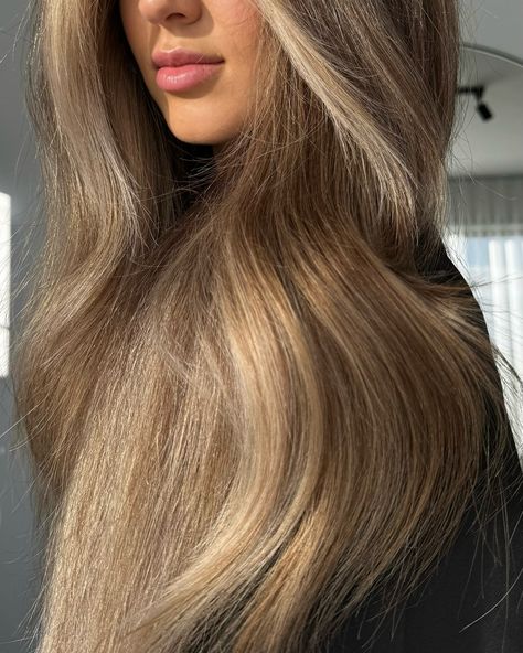 if you are needing inspiration for a DIMENSIONAL blonde 🤔 @emiliakayehair #dimensionalblondes Creamy Dark Blonde Hair, Dimensional Blonde, Dirty Blonde Hair, Dark Blonde Hair, Blonde Model, Dirty Blonde, Dark Blonde, July 25, Hair Colors