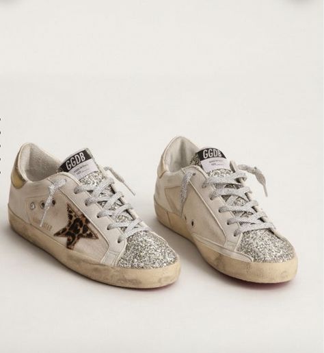 Stockholm Shoes, Golden Goose Sneakers Outfit, Preppy Shoes, Pretty Shoes Sneakers, Skandinavian Fashion, Shoe Wishlist, Stunning Shoes, Golden Goose Sneakers, Shoe Inspo