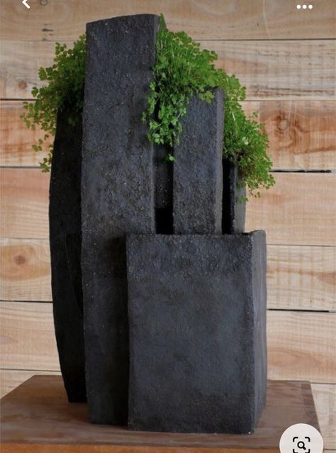 Diy Garden Sculpture Ideas, Diy Garden Sculpture, Garden Sculpture Ideas, Plants Diy, Concrete Sculpture, Ikebana Vases, Sculptures Céramiques, Sculpture Ideas, Cement Planters