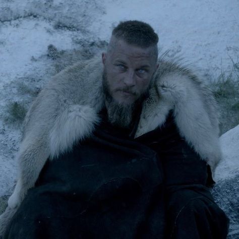 Ragnar Lothbrok Haircut, King Ragnar Lothbrok, Viking Wallpaper, 480x800 Wallpaper, Ragnar Lothbrok Vikings, Iconic Movie Characters, Anne Movie, Peaky Blinders Characters, King Ragnar