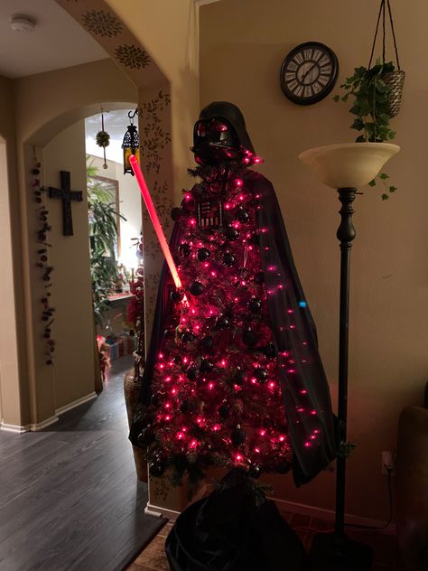 Made my first Darth Vader Xmas Tree Darth Vader Christmas Tree, Diy Christmas Light Decorations, Darth Vader Halloween, Darth Vader Christmas, Christmas Memes, Dinner Inspiration, Star Wars Wallpaper, Halloween Trees, Christmas Light