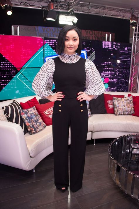 Wearing a printed turtleneck under a chic black jumpsuit while at a press event in 2019. Lana Condor Outfit, Young Professional Outfits, Turtleneck Under, Head Over Heels In Love, Lana Condor, Hollywood Studio, Famous Outfits, Lara Jean, Outfit For Travel