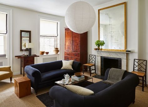 5 Tips to Steal From This Mega-Charming Gramercy Park Apartment Chinese Living Room, All White Room, Modern Home Decor Living Room, Rustic Farmhouse Living Room, Gilded Mirror, Gramercy Park, Design Salon, Room Deco, White Rooms