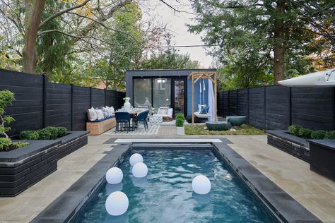 A Sleek New Space Toronto Backyard, Backyard Buildings, Backyard Studio, Backyard Inspiration, Farmhouse Plans, English Garden, Backyard Design, Outdoor Design, Play Houses