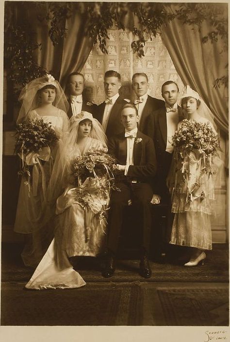 1910 1910 Wedding, Old Wedding Photos, Vintage Bridal Fashion, Cool Bride, Dress Tips, Vintage Wedding Party, Wedding Stills, Chic Vintage Brides, Bridal Gowns Vintage