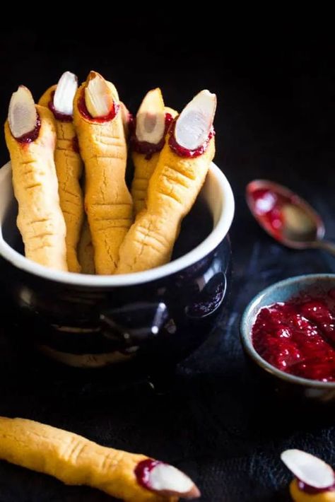 The original recipe! The classic witch fingers cookies get a healthy, gluten free, paleo AND vegan makeover! They’re easy to make and always a hit at Halloween parties! Easy Halloween Cookies Recipes, Vegan Halloween Treat, Witch Finger Cookies, Vegan Halloween Food, Gluten Free Halloween, Healthy Halloween Food, Postres Halloween, Finger Cookies, Halloween Cookie Recipes