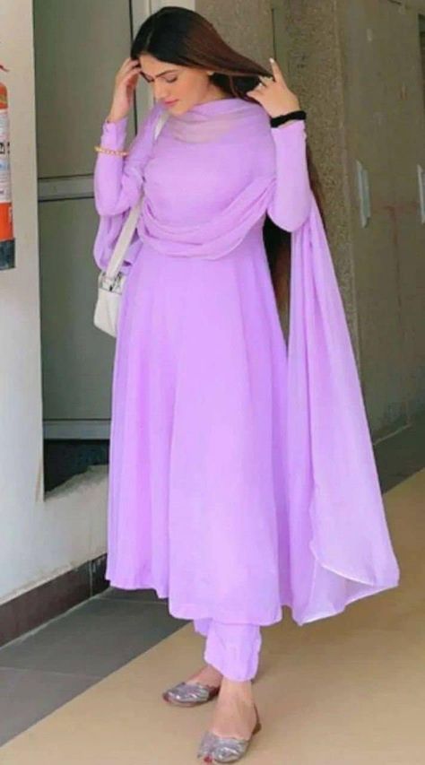 Lavender Color Dress, Plain Kurti Designs, Suit Kurti, Color Kurti, Patiala Suit Designs, Grad Outfits, Designer Salwar Kameez, Simple Kurti Designs, Trendy Shirt Designs