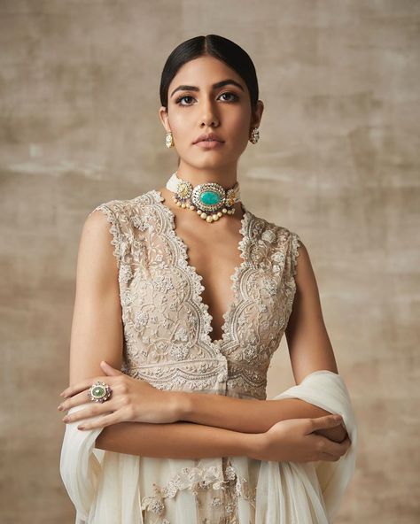 Ridhi Mehra on Instagram: “AREZOO | Embellished scallop detailing jacket lehenga The Ridhi Mehra Wedding Collection — ⭐️Shop the look online at RidhiMehra.com | link…” Light Lehngas, Light Lehenga, Latest Lehenga Designs, Jacket Lehenga, Ridhi Mehra, Saree Blouse Neck Designs, Embroidered Lehenga, Fashionista Clothes, Indian Wedding Outfits