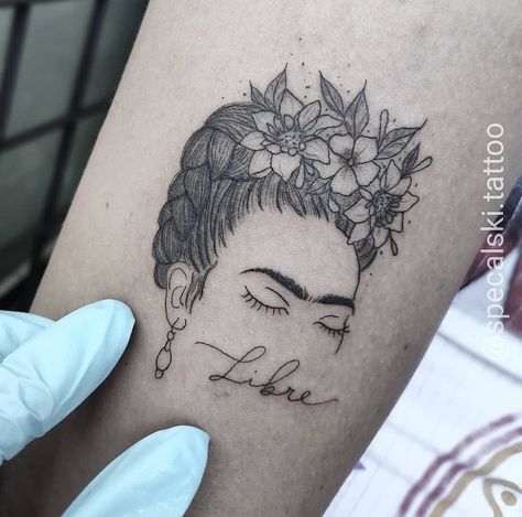 Frida Khalo Tattoo Minimalist, Frida Tattoo Ideas, Frida Kahlo Tattoo Ideas, Frida Kahlo Tattoo, Kahlo Tattoo, Frida Tattoo, Frida Kahlo Tattoos, Roots Tattoo, Horoscope Tattoos