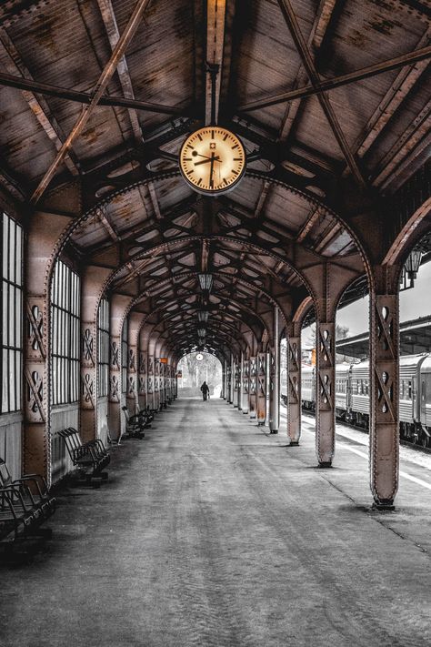 Train station 19th century 20th century architecture. Iron carcass buildings. Old Train Pictures, Iron Architecture, Train Station Clock, Art Deco City, Trans Siberian Railway, Train Station Architecture, Train Platform, Old Train Station, London Architecture