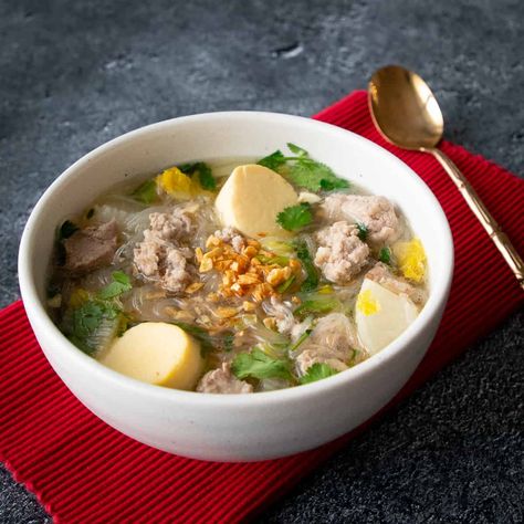 Woon Sen Soup, Thai Clear Noodle Soup, Thai Noodle Recipe, Glass Noodle Soup, Tom Yum Noodle Soup, Thai Massaman Curry, Thai Soup, Massaman Curry, Cucumber Diet