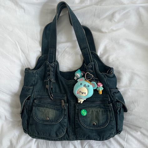 denim bag aesthetic School Bag Png Aesthetic, Denim School Bag, Denim Messenger Bag, Y2k School Bag, Bag Inspiration, Denim Bags From Jeans Diy, Japan Bag, 90s Bag, 80s Inspired Outfits