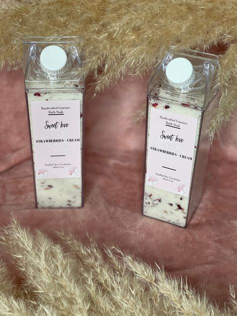 Milk Bath Packaging Ideas, Diy Bath Milk, Milk Bath Aesthetic, Strawberry Milk Bath, Milk Bath Benefits, Coconut Milk Bath Soak, Spiritual Baths, Bath Soak Recipe, Milk Bath Soak