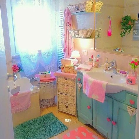 Barbies Dreamhouse, Accessories Living Room, Girly Bathroom, Living Room Wall Decor Ideas, Room Wall Decor Ideas, Apartment Vibes, Dreamy Aesthetic, Accessories Aesthetic, House Aesthetic