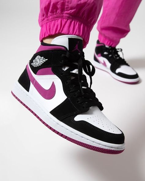 Shoes Nike Jordan, Black Cactus, Jordan 1 Outfit Women, Jordan 1 Outfit, Nike Shoes Girls, Nike Fashion Shoes, Jordan Shoes Girls, Shoes Sneakers Jordans, All Nike Shoes