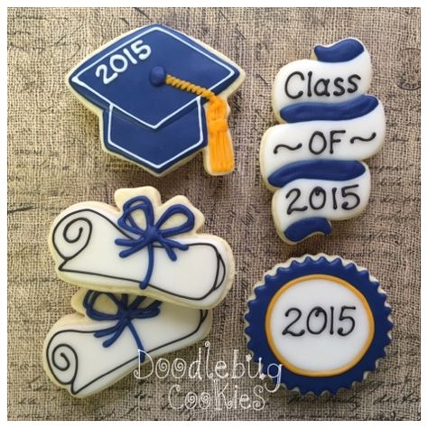 Doodlebug Cookies: Graduation Cap Cookies - tassel tutorial Grad Cap Cookies, Graduation Cap Cookies, Tassel Tutorial, Ideas For Cupcakes, Royal Icing Decorated Cookies, Graduation Party Desserts, Sugar Cookie Royal Icing, Iced Sugar Cookies, Graduation Cupcakes