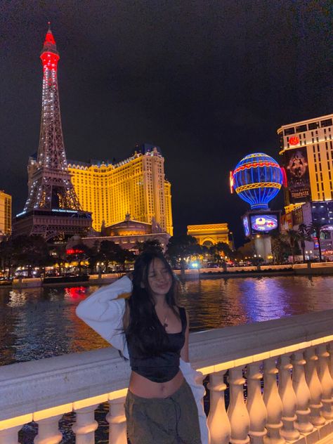 Cute Vegas Picture Ideas, Las Vegas Black Women, Las Vegas Selfies, Pictures In Vegas, Las Vegas Instagram Story, Vegas Vacation Outfits, Vegas Inspo Pics, Las Vegas Fits, Las Vegas Pics