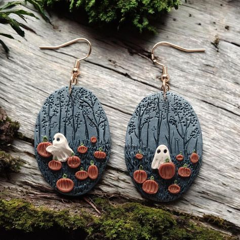 Step into an enchanted forest with these Pumpkin Ghost Earrings. Perfectly blending dark cottagecore with witchy vibes, these mismatched dangle earrings feature ghostly figures amidst pumpkins, capturing the essence of a spooky yet natural Halloween. A must-have for those who love gothic, boho, and nature-inspired fall accessories. Features: -Hypoallergenic earring hooks -lightweight -handmade from polymer clay -perfect halloween and fall gift * Please note* Due to the fact that they are handmad Polymer Clay Fall Decor, Witchy Fall Crafts, Cute Halloween Accessories, Polymer Clay Bats, Witchy Earrings Clay, Polymer Halloween Earrings, Ghost Earrings Polymer Clay, Spooky Polymer Clay Earrings, Gothic Polymer Clay Earrings